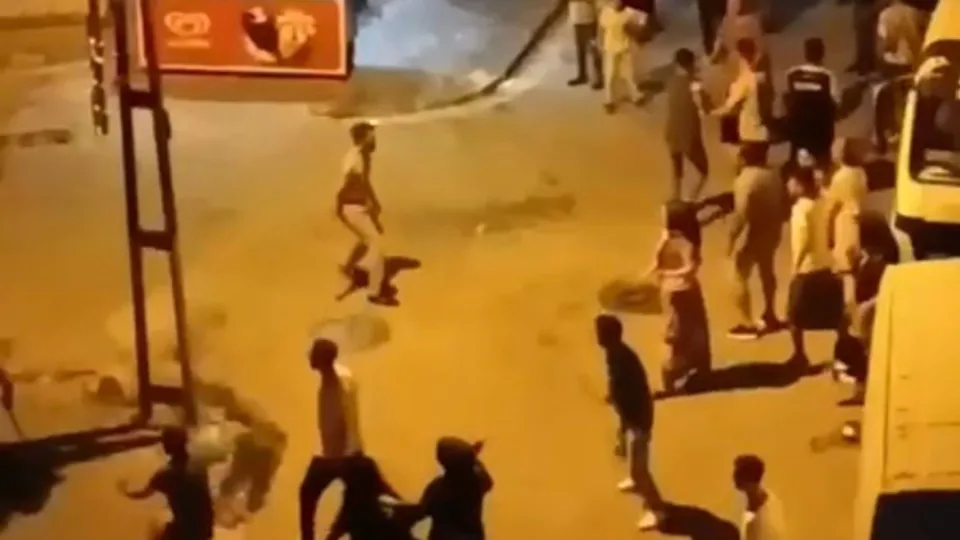 Sinop’ta başlayan kavga Esenyurt’a sıçradı! Bıçaklı saldırgan cep telefonu kamerasında