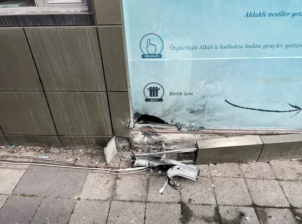 Son dakika | Gaziosmanpaşa TÜGVA ofisinin bulunduğu binanın yakınında korkutan patlama!