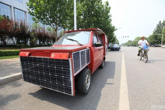 Güneş enerjisiyle çalışan araba