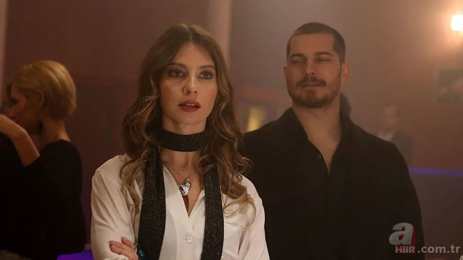 Sahnede fenalaşan Tuba Ünsal’ın bilinci kapandı! Apar topar hastaneye kaldırıldı 5