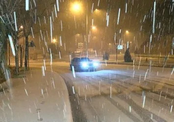 Harita güncellendi! Meteoroloji Genel Müdürlüğü'nden 4 il için sarı kodlu alarm! İstanbul'a yeni kar uyarısı