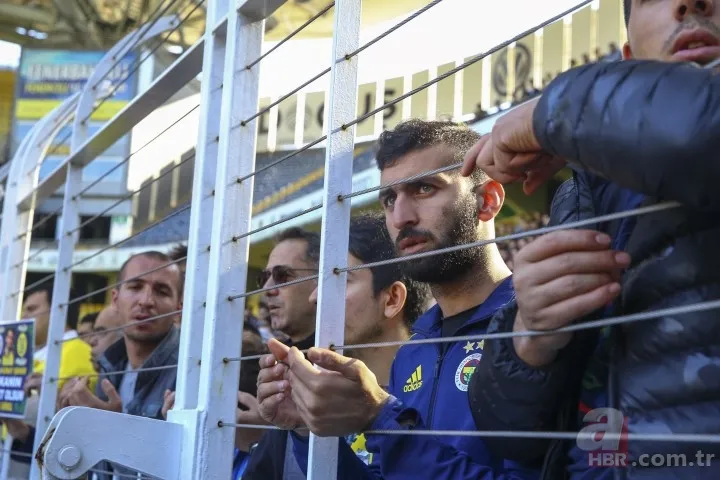 Galatasaray - Fenerbahçe derbisinde tribünde rahatsızlanarak hayatını kaybeden Koray Şener son yolculuğuna uğurlandı 23