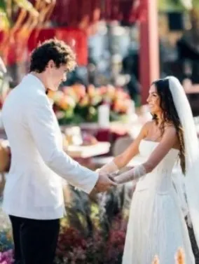 Ebru Şahin sıfır makyaj yakalanınca eli ayağına dolandı! 2 saat cilt bakımı yaptıran Ebru Şahin aracına binmek isterken akla karayı seçti 2