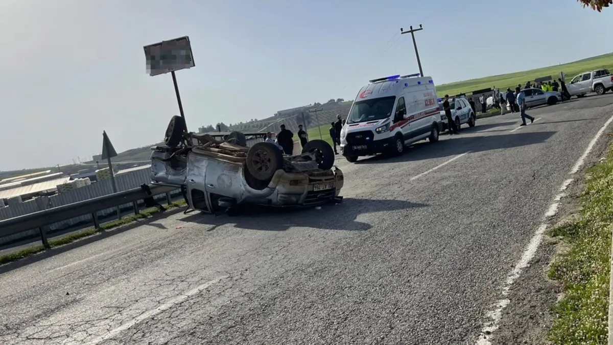Siirt'te korkunç kaza: 2 kamyonet çarpıştı! Araç takla attı