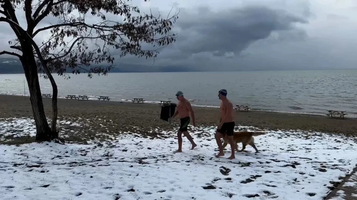 Eksi 3 derecede İznik Gölü'ne girdiler