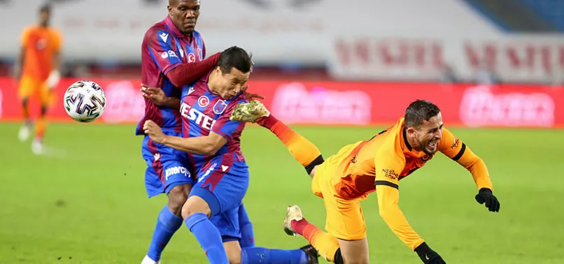 Trabzonspor Galatasaray maçında şok sakatlık! Oyunu terk etti