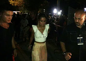 Ünlü popçu Tuğba Yurt sahneyi terk etti