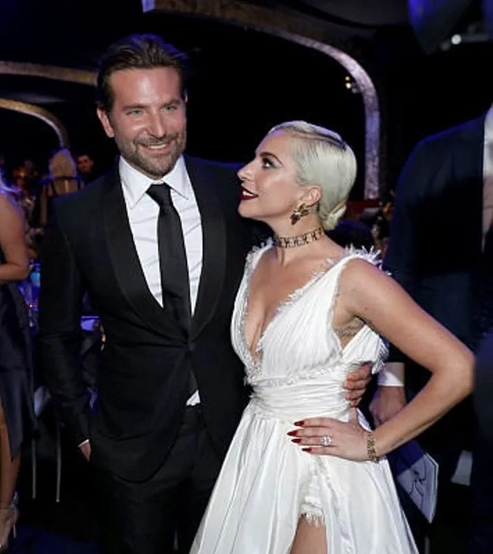 Bradley Cooper ve Lady Gaga birlikte yaşamaya başladı