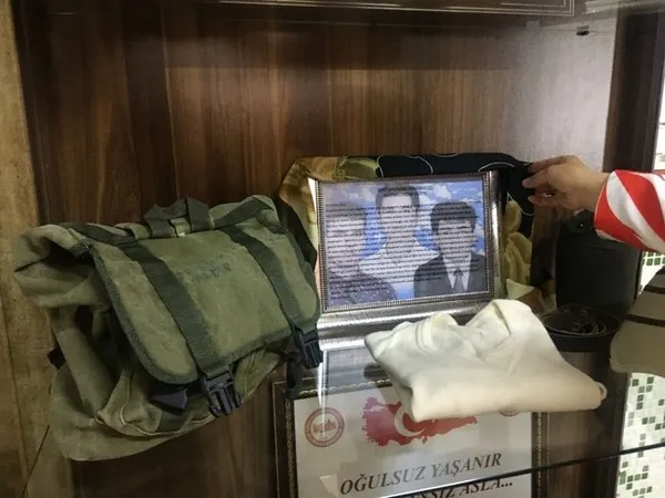 konyada-okulda-sehitlik-kosesi-cocuklar-sehitlerin-emanetlerine-sahip-cikiyor-1673010481508.jpg Konya’da okulda şehitlik köşesi! Çocuklar şehitlerin emanetlerine sahip çıkıyor! - 2