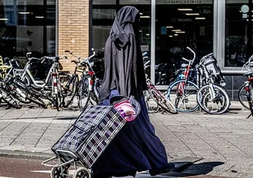 Hollanda'da burka yasağı yürürlükte