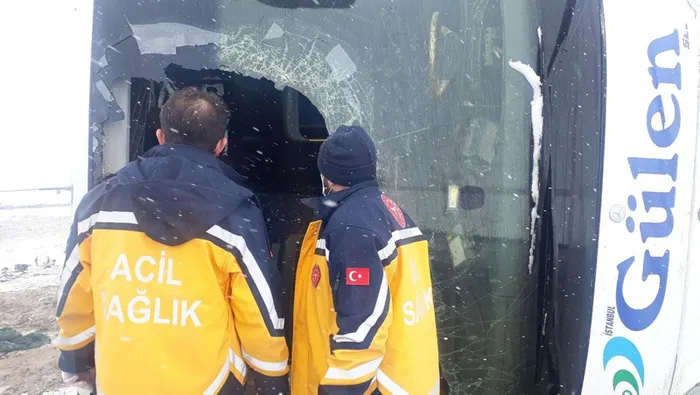 Son dakika: Yozgat'ta feci kaza! Yolcu otobüsü şarampole devrildi: 1 kişi öldü, 34 kişi yaralandı - 4
