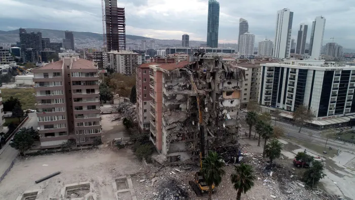 İzmir'deki peş peşe depremler! Korkutan uyarı: Bu bölge 6.8- 6.9 büyüklüğünde bir deprem üretmeye gebe - 4