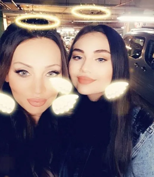 Yok Boyle Bir Benzerlik Yildiz Tilbe Nin Kizi Annesinin Ikizi Gibi