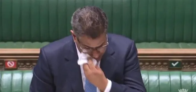 İngiltere’de koronavirüs paniği! Bakana sağlık ekipleri müdahale etti