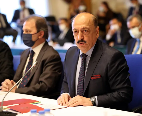 1647848209208.jpg Çalışma ve Sosyal Güvenlik Bakanı Prof. Dr. Vedat Bilgin'den 3600 ek gösterge ve asgari ücret açıklaması - 5