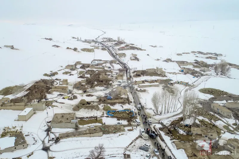 Van'daki göçük altından 3 çocuk cesedi çıkartan itfaiyeci konuştu 11