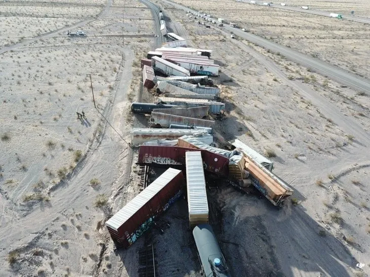 Son dakika: Yük treni raydan çıktı! Onlarcası birbirine girdi