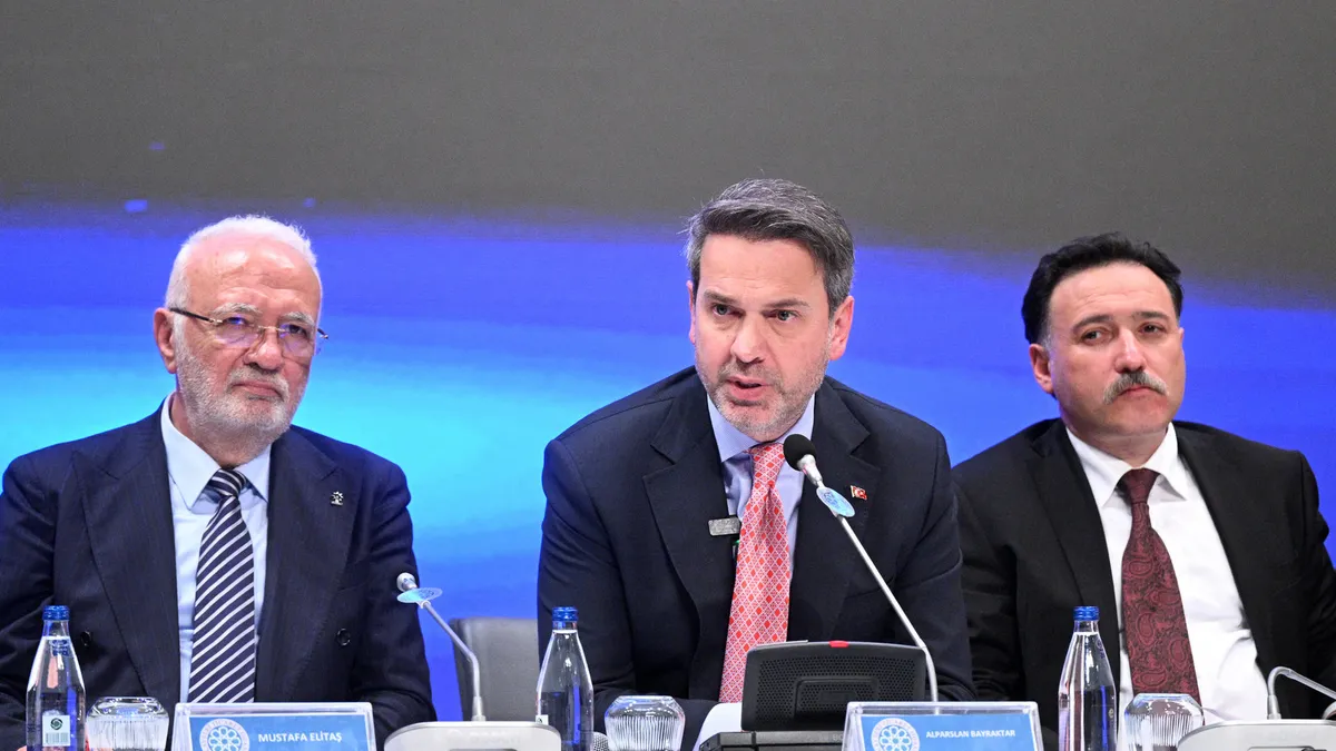 Bakan Bayraktar müjdeyi verdi: "Bu yıl sonunda ilk elektrik üretilecek"