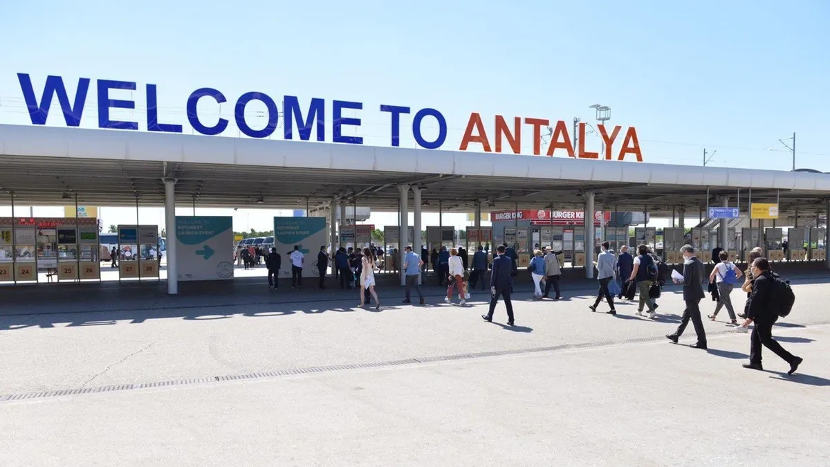 Antalya'da bir günde Cumhuriyet tarihinin ziyaretçi rekoru kırıldı