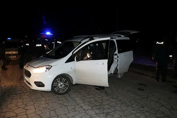 kayseride-polisten-kacan-supheli-yakalaninca-tasidigi-uyusturucu-maddeleri-yuttu-1613875748067.jpg Kayseri'de polisten kaçan şüpheli yakalanınca taşıdığı uyuşturucu maddeleri yuttu - 1