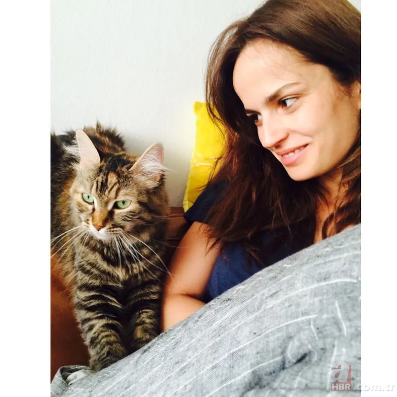 Acı Hayat'ta Kenan İmirzalıoğlu'nun partneriydi! Sessiz sedasız iş insanı Mehmet Ali Çebi ile evlenen Selin Demiratar son halini paylaştı 4