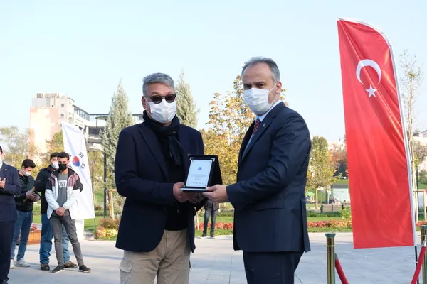 Türkiye-Güney Kore kardeşlik anıtı Bursa’ya dikildi