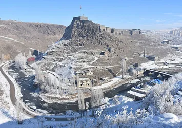 Kars'ta termometreler eksi 25'i gösterdi