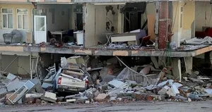 Yıkım da insanlık da büyük