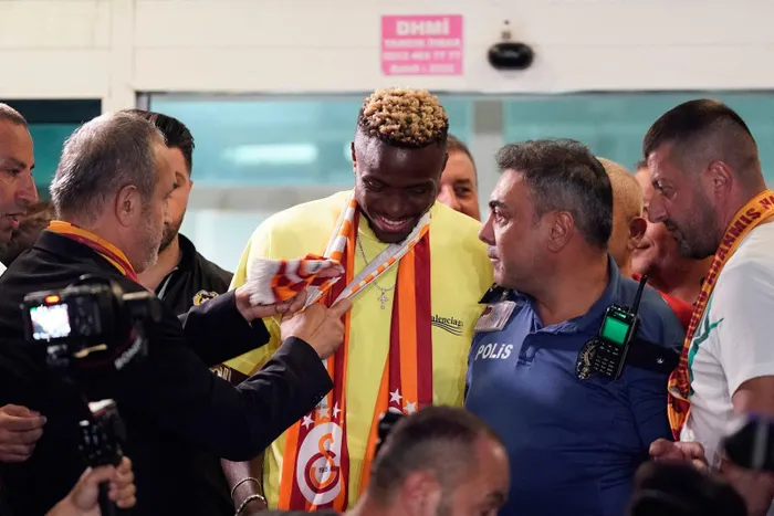 Galatasaray Victor Osimhen’i KAP’a bildirdi! Yıldız forvet İstanbul’a geldi