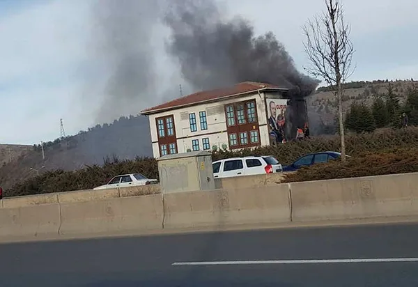 Ankara'da Başkan Erdoğan'ın posterini yakan kişiye gözaltı - 3