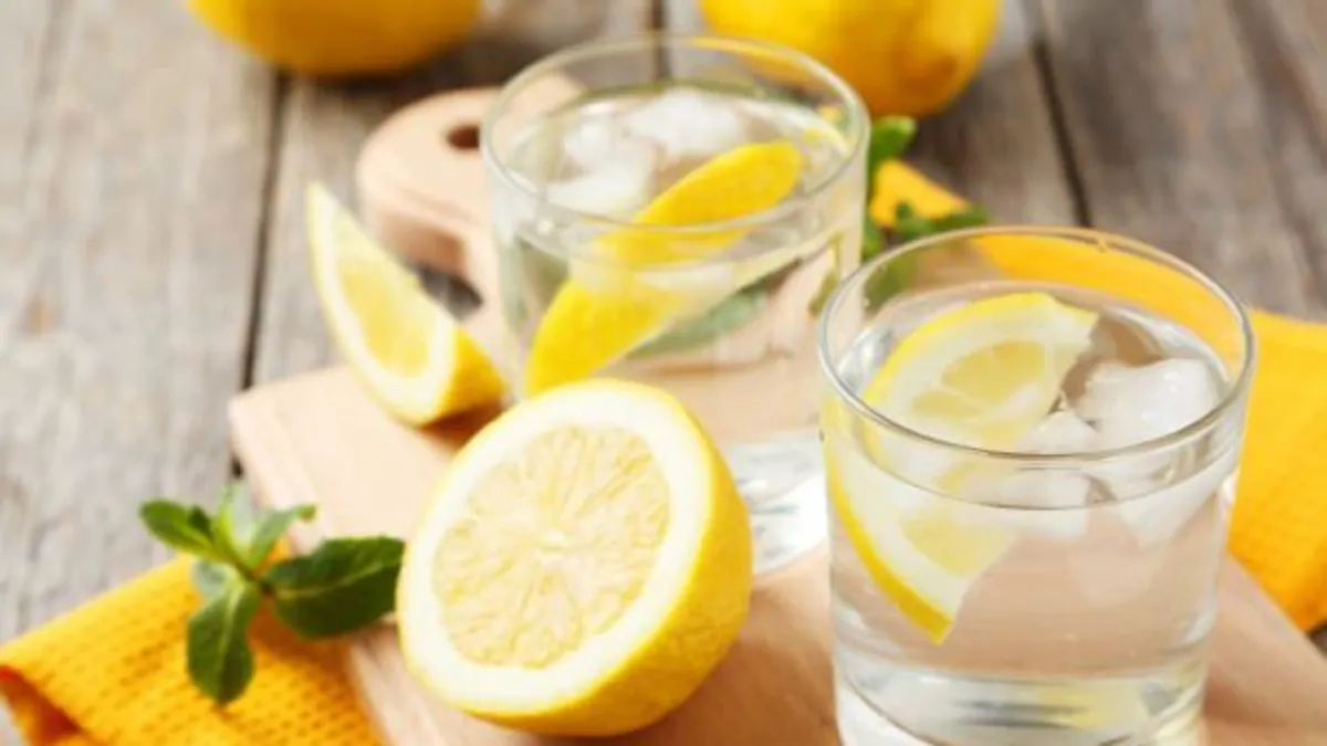 Detoks sularına dikkat! Limonlu su içmek zayıflatır mı? Uzmanı açıkladı...