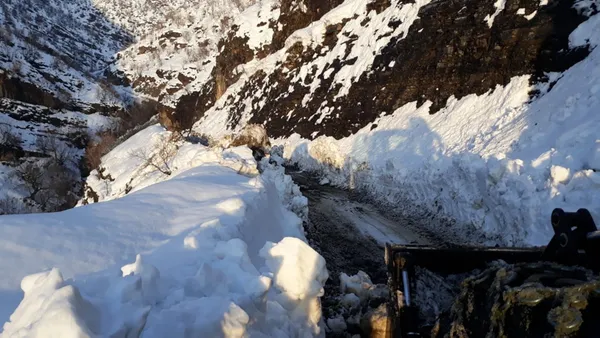 Şırnak’ta kardan kapanan köy yolları ulaşıma açıldı - 3
