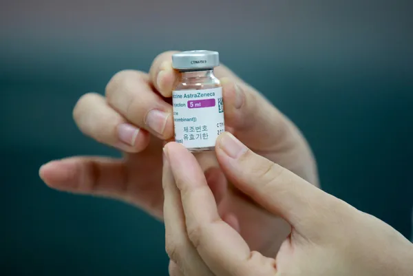 AstraZeneca aşısını tekrar kullanmaya başladılar! Askıya almışlardı - 11