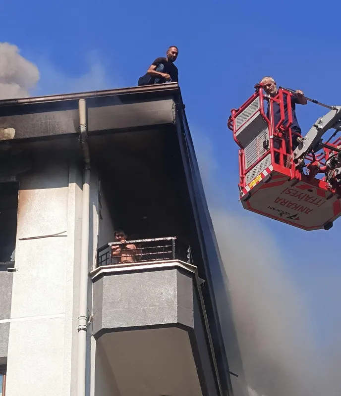 Ankara'da bir çocuk 3 katlı binanın balkonunda mahsur kaldı! Yanmaktan son anda kurtarıldı - 6