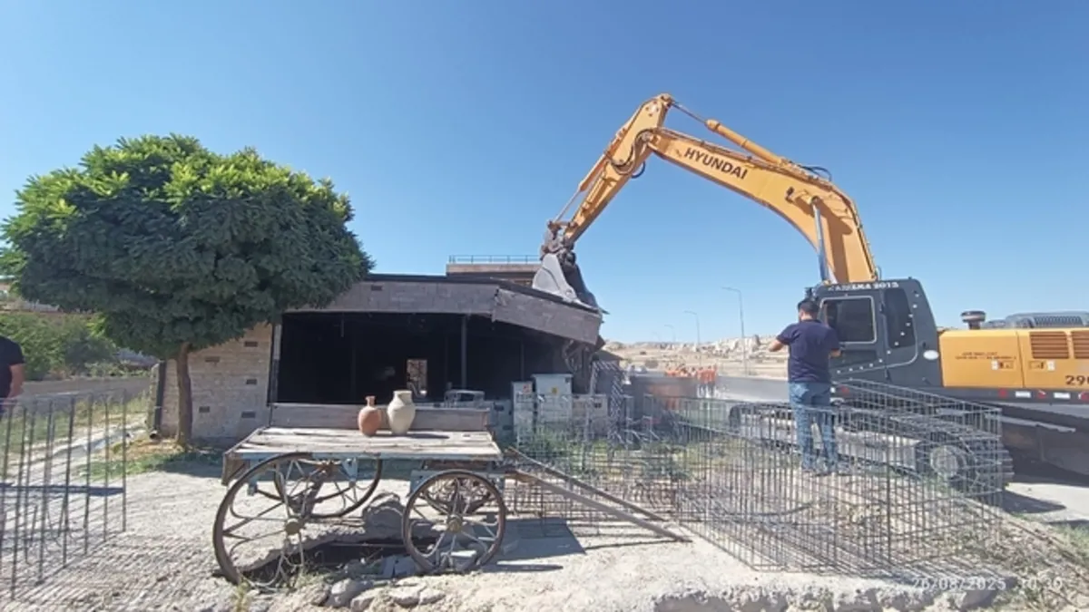 Kapadokya'da kaçak yapılan otel ile restoran yıkıldı