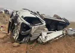 Van Gürpınar'da 3 araç çarpıştı: 3'ü ağır 10 yaralı