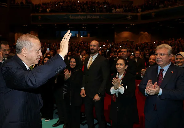 Başkan Erdoğan’dan yerel seçim talimatı: Yük olan değil yük alanlarla yol yürümeliyiz