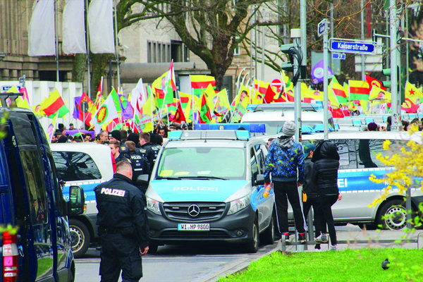 Almanya teröristleri sahaya sürdü! Devlet kanalında Türkiye düşmanlığı yaptılar