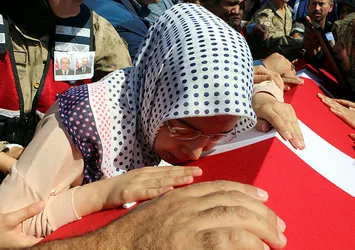 Türkiye şehitlerini son yolculuğuna uğurladı