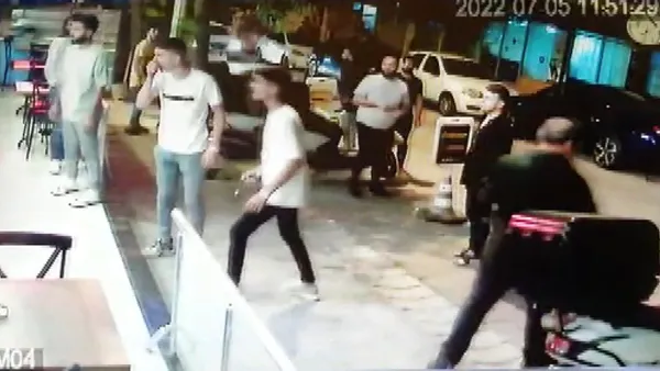 avcilarda-kabus-anlari-silahla-tehdit-edip-dovmeye-basladilar-1657260549602.jpg Avcılar’da kabus anları! Silahla tehdit edip, dövmeye başladılar - 4