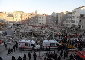 Zeytinburnu Belediyesi riskli binayı neden yıkmadı?