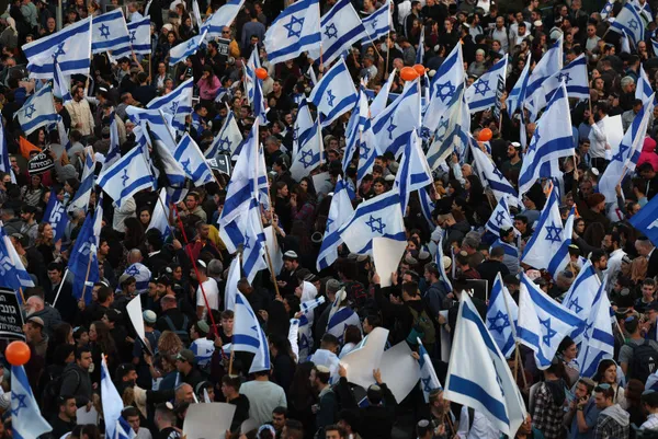 netanyahudan-geri-adim-protestolar-sonrasi-yargi-duzenlemesi-ertelendi-1679940132652.jpg Netanyahu'dan geri adım! Protestolar sonrası yargı düzenlemesi ertelendi - 3