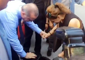 Erdoğan görür görmez otobüsten indi