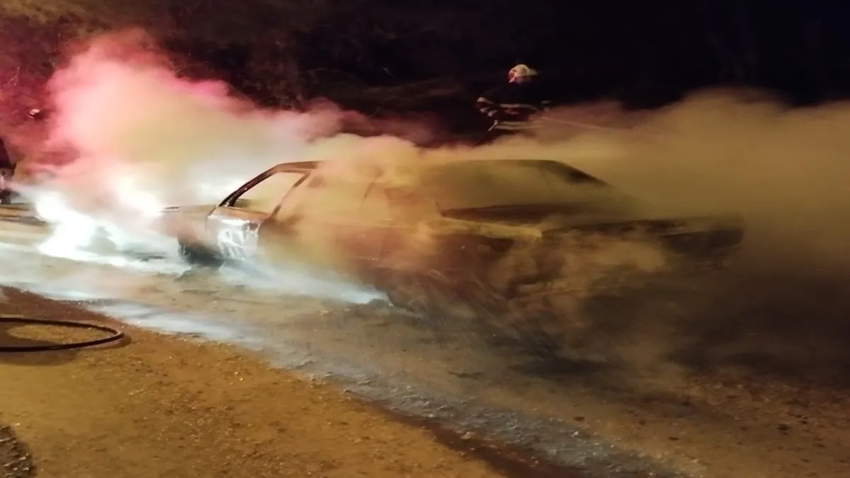 Adana'da park halindeki otomobilde patlama sonrası yangın: 1 ölü