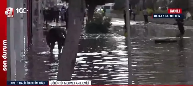 hatayda-yagis-ve-lodos-nedeniyle-deniz-tasti-araclar-evler-ve-is-yerleri-suya-gomuldu-1701079912798.jpg Hatay’da yağış ve lodos nedeniyle deniz taştı! Araçlar, evler ve iş yerleri suya gömüldü - 3