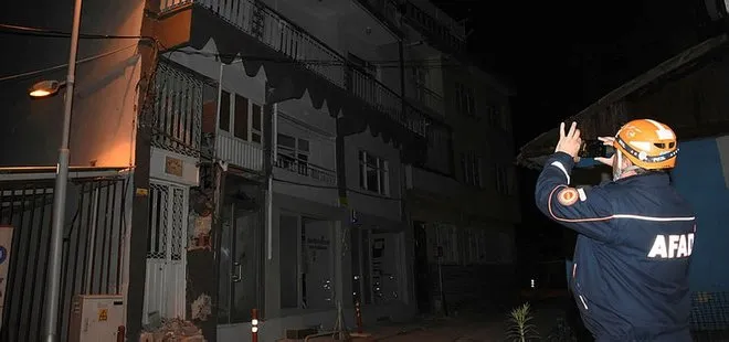 Malatya’da ağır hasarlı binadaki göçük paniğe neden oldu