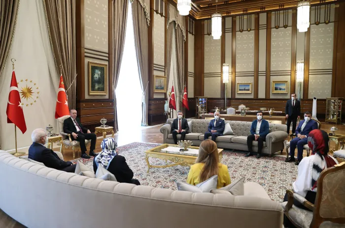 Başkan Erdoğan şehit Savcı Kiraz'ın anne ve babasını kabul etti - 3