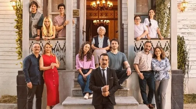 Burak Dakak ve Buse Meral başrolde! atv'nin yeni dizisi Aile Saadeti'nden afiş geldi
