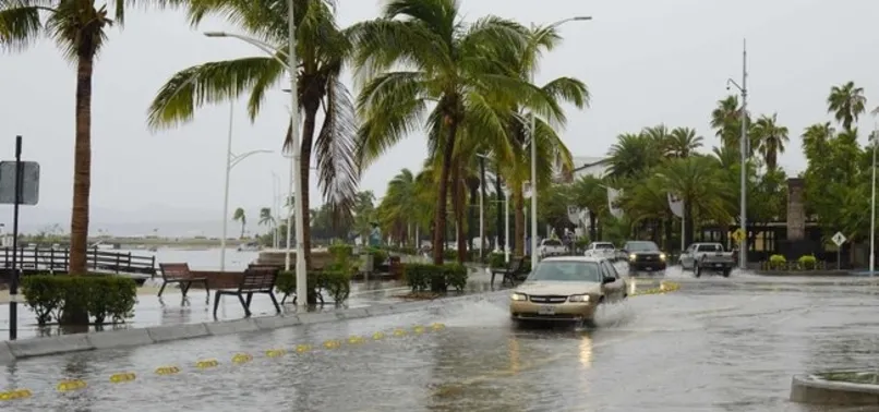 ABD teyakkuza geçti: Nicholas fırtınası yerle bir edebilir!