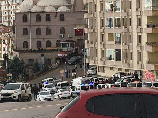 ankarada-ikinci-komsu-katliami-baba-ve-oglunu-tufekle-vurdu-nedeni-pes-dedirtti-1700915770626.jpg Ankara'da ikinci komşu katliamı: Baba ve oğlunu tüfekle vurdu! Nedeni 'pes' dedirtti - 2